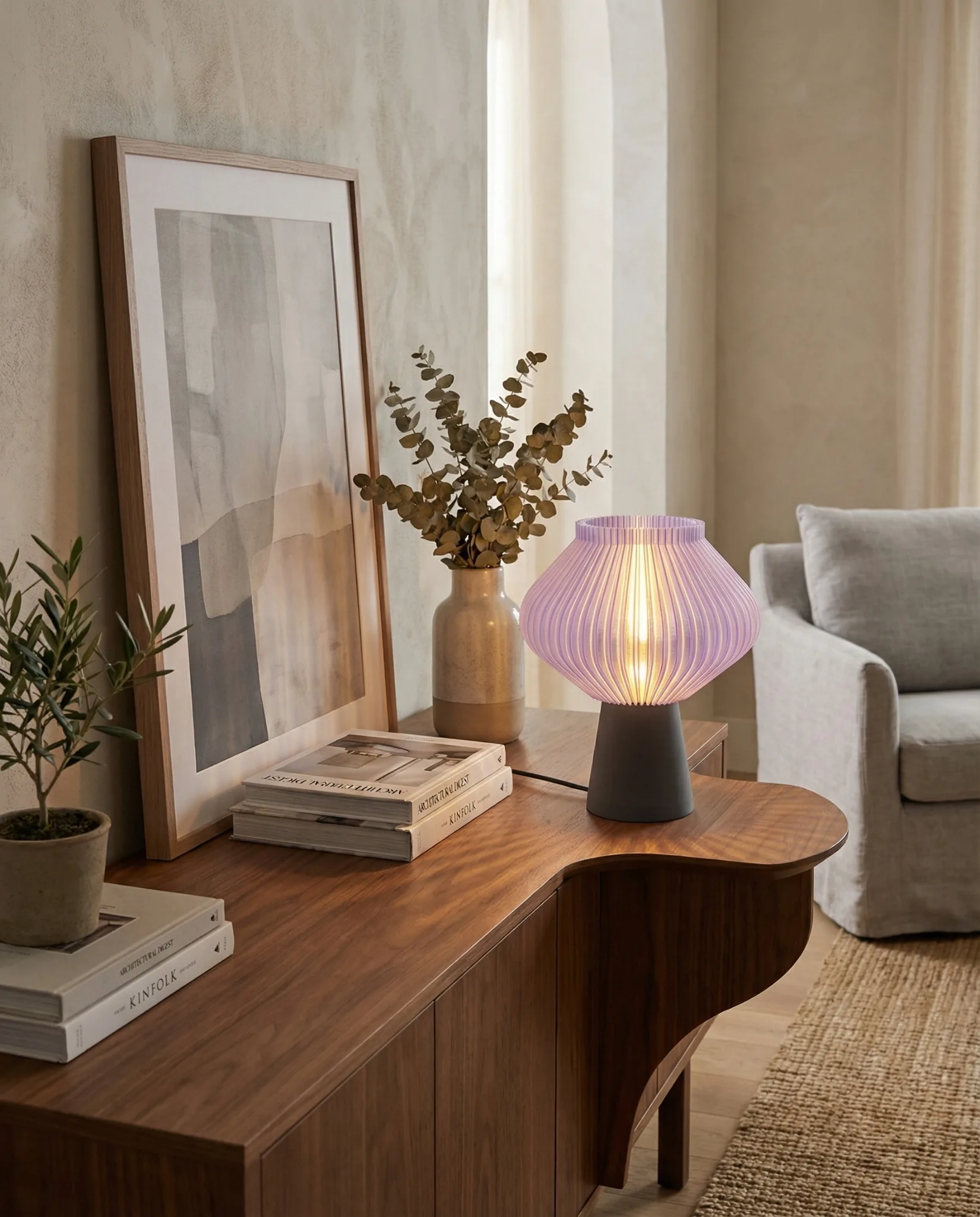 Lamp with strong sculptural silhouette in a living room