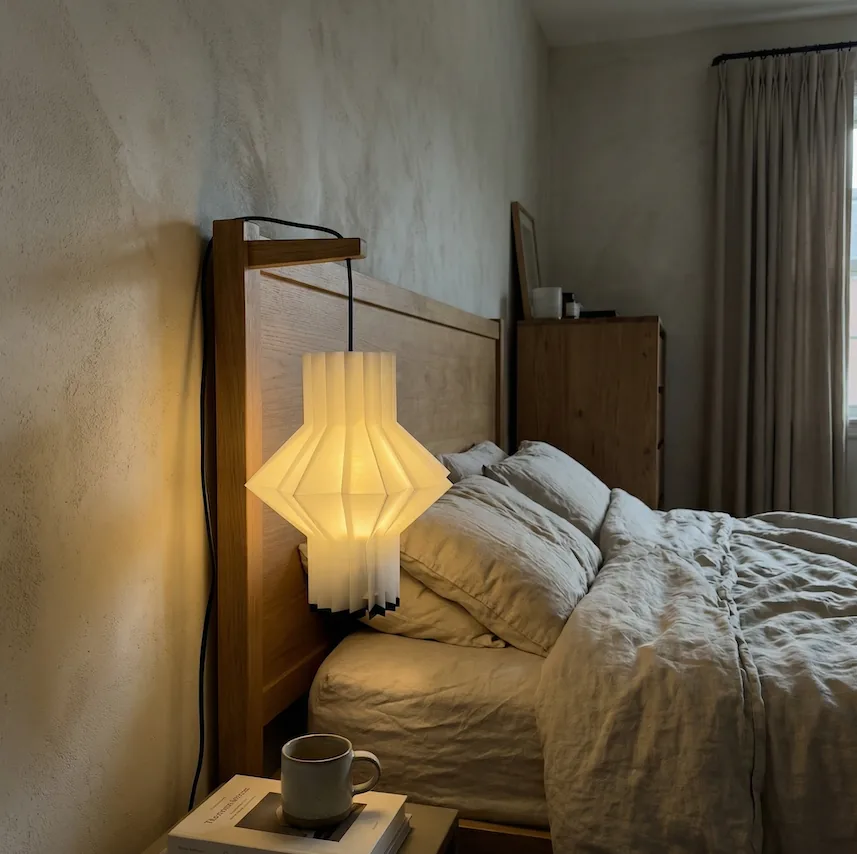 Lamp form and structure detail